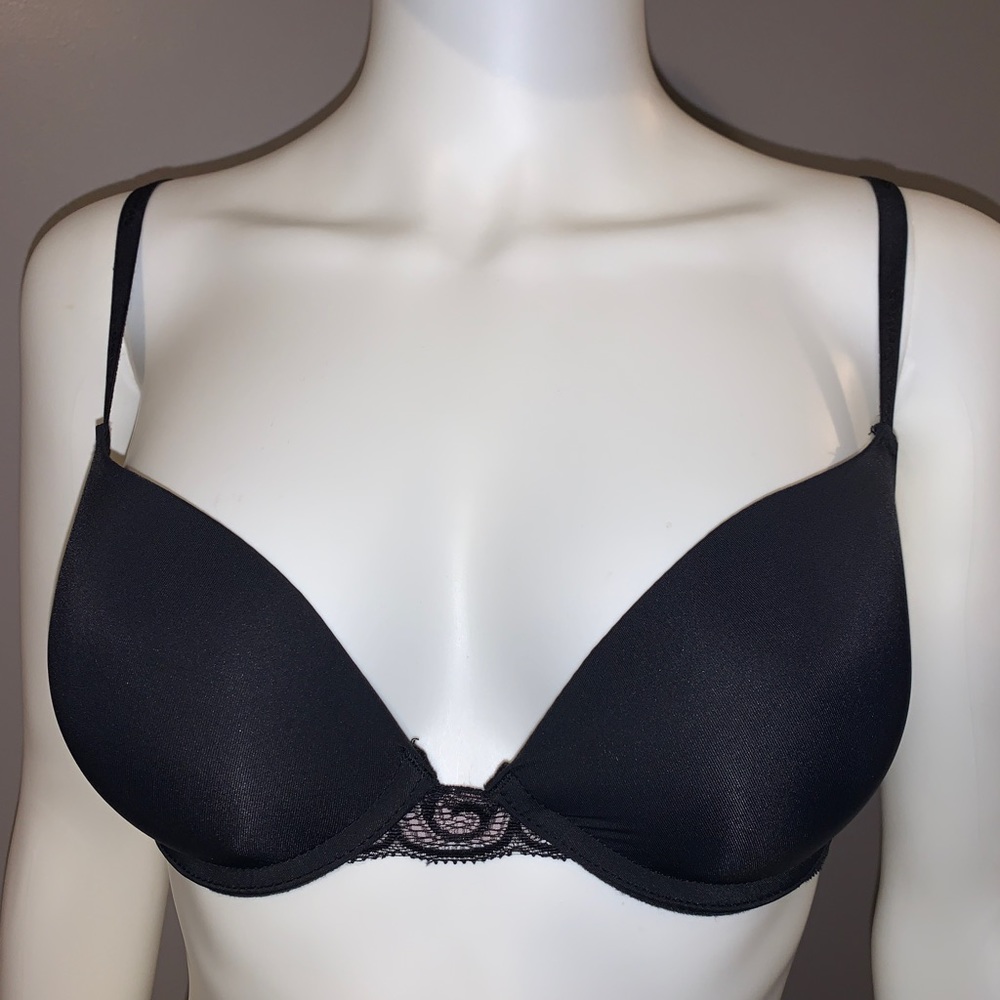 Deisy Fuentes velvet bra